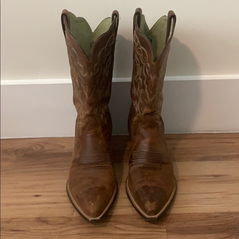 Ariat cowgirl boots